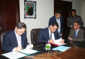 Signature d'un accord sino-mauritanien pour la construction d’un port de pêche industrielle à Nouakchott Signature d'un accord sino-mauritanien pour la construction d’un port de pêche industrielle à Nouakchott