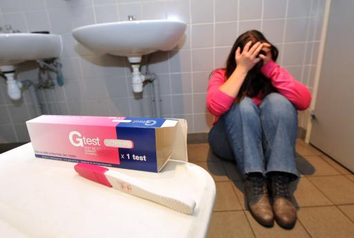 Un enseignant déféré à la prison 5 jours après son union avec une fille enceinte Un enseignant déféré à la prison 5 jours après son union avec une fille enceinte