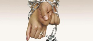 Scandale à Néma : un officier mène une jeune fille en prison car elle refuse de l'épouser Scandale à Néma : un officier mène une jeune fille en prison car elle refuse de l'épouser