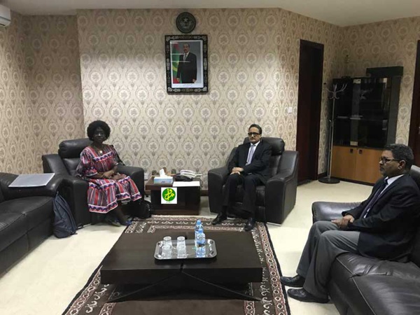 Le ministre des affaires étrangères reçoit les copies figurées des lettres de créance du nouvel ambassadeur de la République de Namibie Le ministre des affaires étrangères reçoit les copies figurées des lettres de créance du nouvel ambassadeur de la République de Namibie