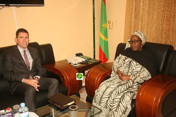 La ministre des relations avec le parlement et de la société civile reçoit l'ambassadeur des USA La ministre des relations avec le parlement et de la société civile reçoit l'ambassadeur des USA
