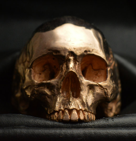 Mystérieuse découverte de la gendarmerie de 15 squelettes humains aux pieds et mains ligotés