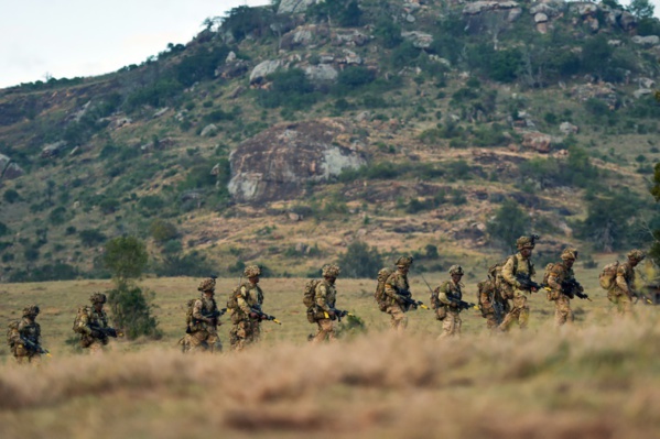 Au Kenya, les soldats britanniques s'exercent à la guerre Au Kenya, les soldats britanniques s'exercent à la guerre