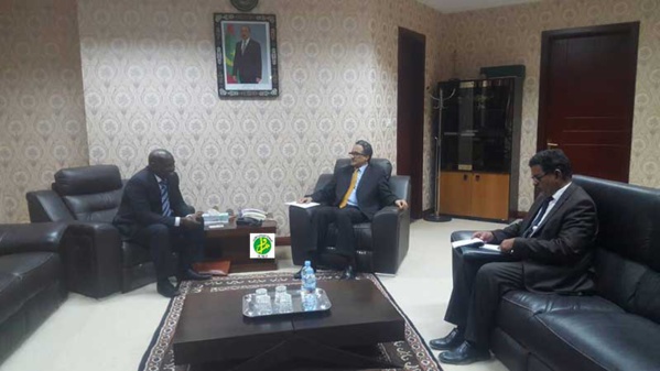 Le ministre des Affaires étrangères reçoit le nouveau Consul général de Guinée-Bissau Le ministre des Affaires étrangères reçoit le nouveau Consul général de Guinée-Bissau