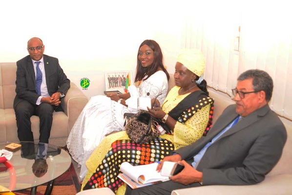 Le ministre de la santé examine avec l’ambassadrice de bonne volonté du PNUD la promotion des dividendes démographiques Le ministre de la santé examine avec l’ambassadrice de bonne volonté du PNUD la promotion des dividendes démographiques