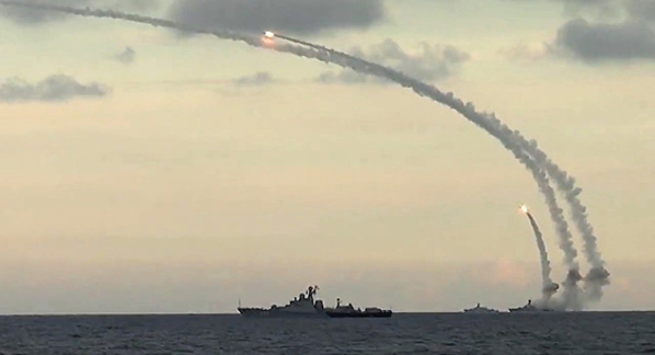 Plus de 100 missiles tirés sur la Syrie, "un nombre significatif" d'entre eux interceptés (Moscou)