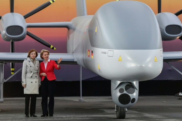 Paris et Berlin officialisent leur projet d'avion de combat commun Paris et Berlin officialisent leur projet d'avion de combat commun