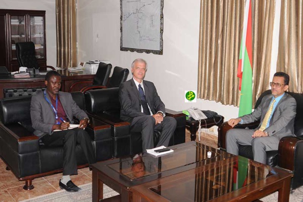 Le ministre de l’hydraulique s’entretient avec le Représentant de l’UNICEF Le ministre de l’hydraulique s’entretient avec le Représentant de l’UNICEF