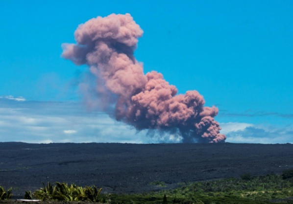 Des milliers d'habitants de Hawaï fuient une éruption volcanique Des milliers d'habitants de Hawaï fuient une éruption volcanique