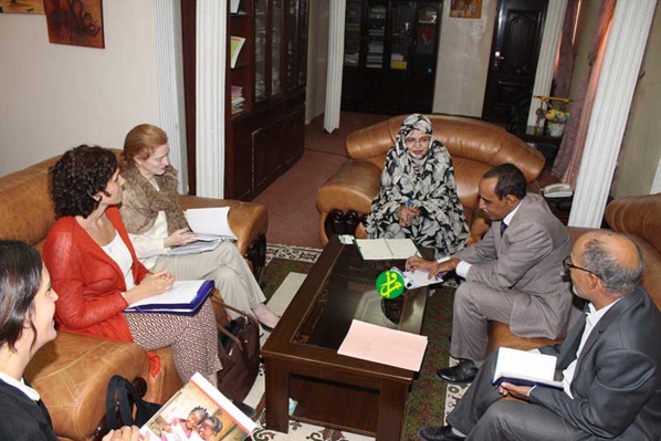 La ministre des Affaires sociales reçoit un groupe d’experts internationaux dans le domaine de l’enfance La ministre des Affaires sociales reçoit un groupe d’experts internationaux dans le domaine de l’enfance