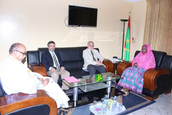 La ministre des relations avec le parlement s’entretient avec l’ambassadeur du Royaume d’Espagne La ministre des relations avec le parlement s’entretient avec l’ambassadeur du Royaume d’Espagne