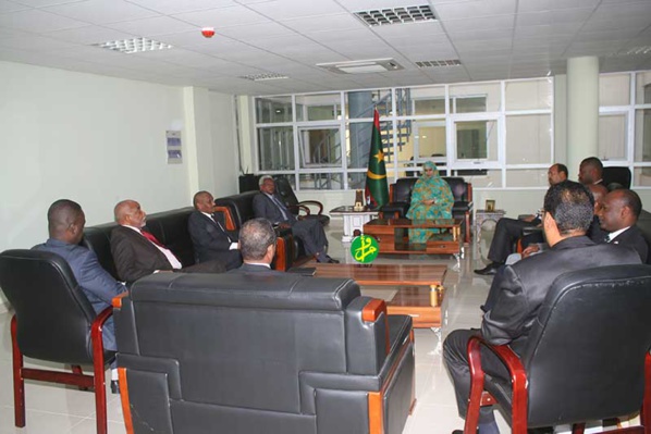 La ministre du commerce s'entretient avec une délégation soudanaise La ministre du commerce s'entretient avec une délégation soudanaise