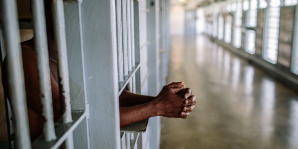 Des douaniers envoyés en prison pour vol de carburant Des douaniers envoyés en prison pour vol de carburant