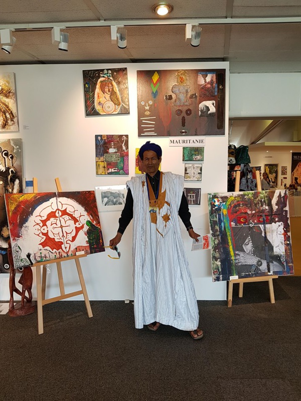 Africa Week 2018 Unesco : l'ambassadeur mauritanien intervient pour décrocher l'ancien drapeau exposé par un artiste mauritanien