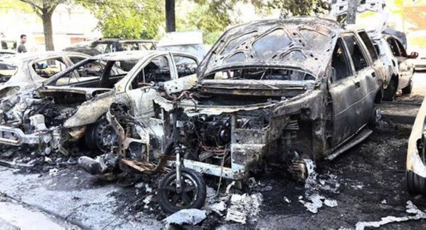 Carrefour Madrid : Quatre véhicules calcinés dans un incendie