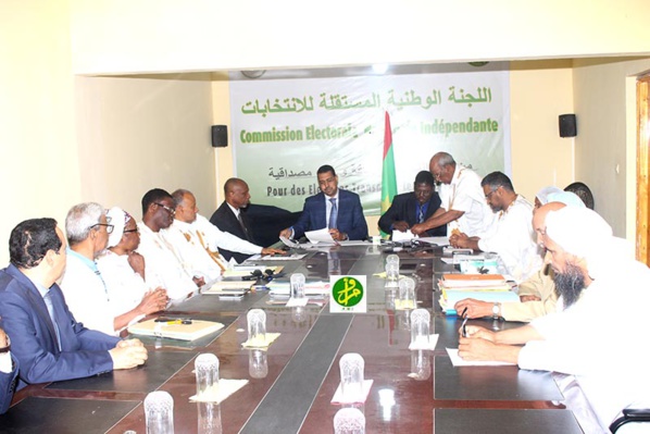 Signature d’une convention entre la CENI et l’ONS Signature d’une convention entre la CENI et l’ONS