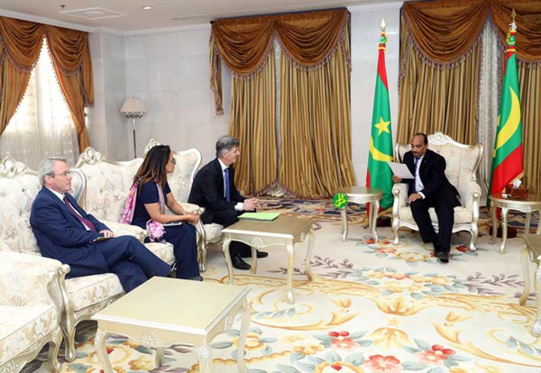 Le Président de la République reçoit une délégation de parlementaires français Le Président de la République reçoit une délégation de parlementaires français