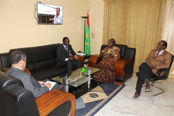 La ministre des relations avec le parlement s'entretient avec le représentant du FNUAP en Mauritanie