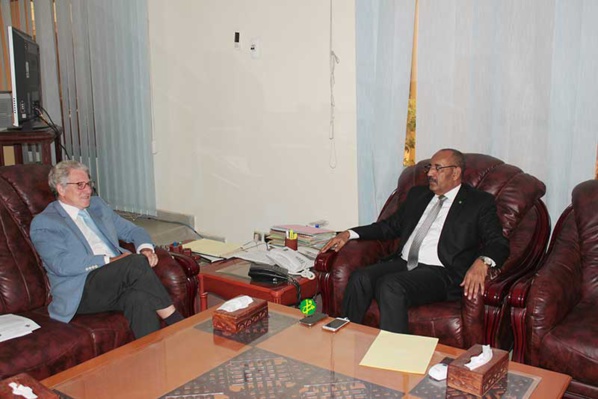 Le ministre de l'intérieur reçoit l'ambassadeur d'Espagne Le ministre de l'intérieur reçoit l'ambassadeur d'Espagne