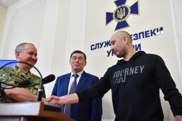 Affaire Babtchenko: Kiev tente de rassurer les Occidentaux sur sa mise en scène Affaire Babtchenko: Kiev tente de rassurer les Occidentaux sur sa mise en scène