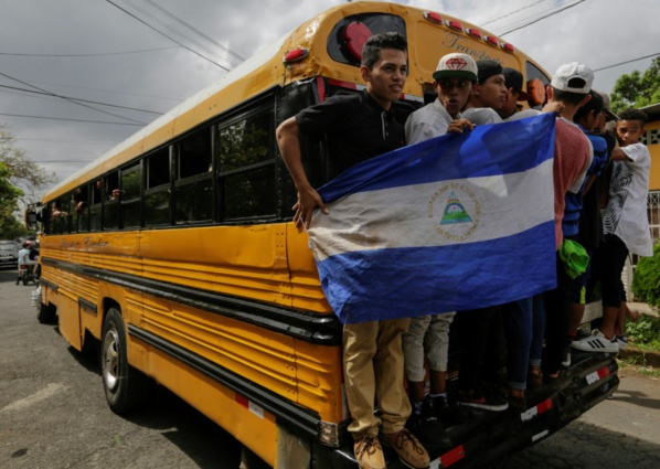 Le Nicaragua enterre ses morts, les manifestations continuent Le Nicaragua enterre ses morts, les manifestations continuent