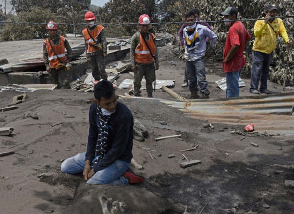 Volcan au Guatemala: le bilan s'alourdit à 109 morts, recherches suspendues