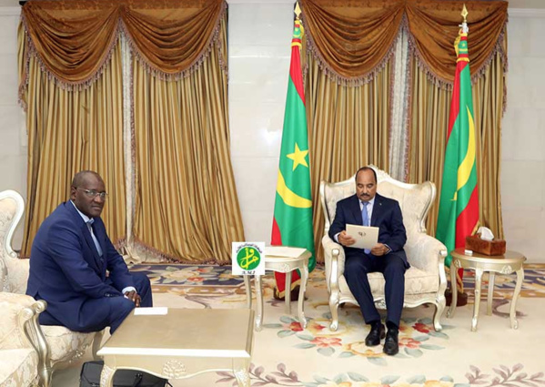 Le Président de la République reçoit un envoyé spécial du président sénégalais Le Président de la République reçoit un envoyé spécial du président sénégalais
