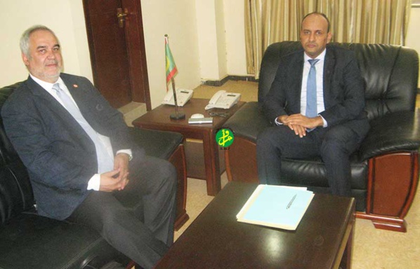 Le président de l’autorité de la Zone Franche de Nouadhibou s’entretient avec le représentant de la Banque Mondiale en Mauritanie