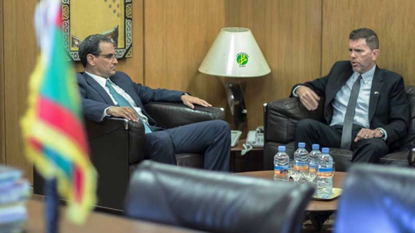 Le Gouverneur de la BCM reçoit l’ambassadeur des Etats-Unis Le Gouverneur de la BCM reçoit l’ambassadeur des Etats-Unis