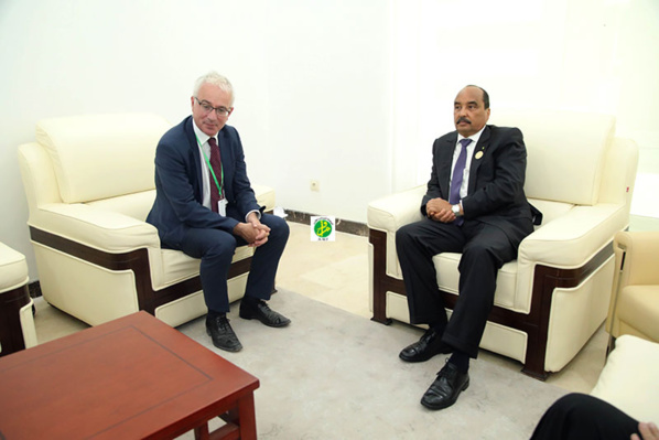 Le Président de la République reçoit le Directeur exécutif du Fonds Mondial de lutte Contre le Sida, le Paludisme et la Tuberculose Le Président de la République reçoit le Directeur exécutif du Fonds Mondial de lutte Contre le Sida, le Paludisme et la Tuberculose