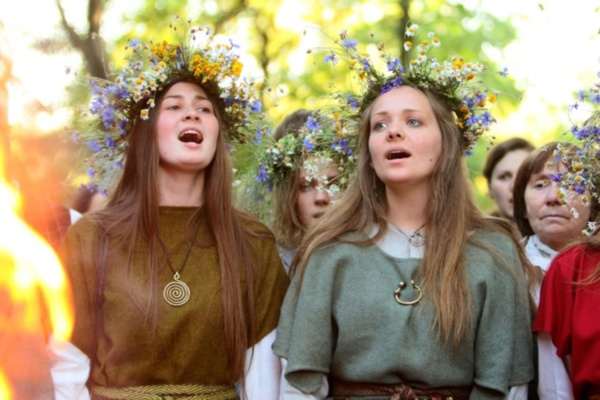 Les Lituaniens de plus en plus nombreux à se redécouvrir païens Les Lituaniens de plus en plus nombreux à se redécouvrir païens