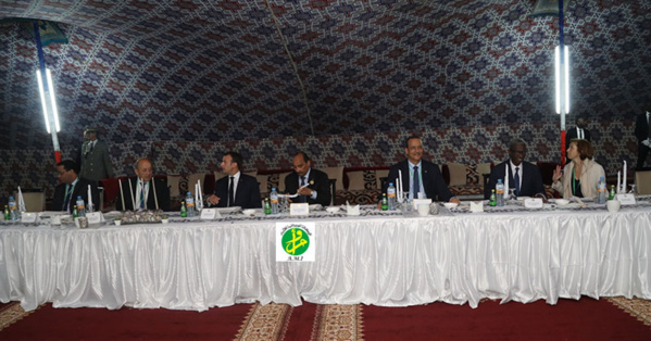 Le Président de la République organise un dîner en l’honneur du Président français Le Président de la République organise un dîner en l’honneur du Président français