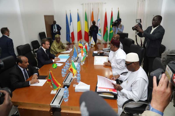 Les Présidents du G5 Sahel tiennent un sommet extraordinaire en présence du Président français Les Présidents du G5 Sahel tiennent un sommet extraordinaire en présence du Président français