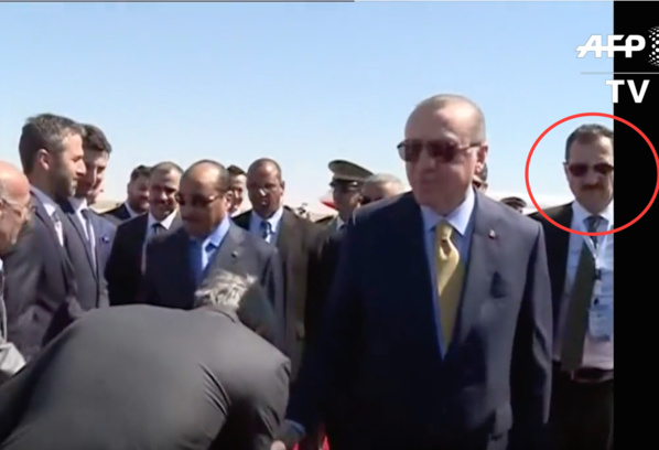 Macron a mis sa sécurité aux mains d’Aziz contrairement à d’Erdogan, Khadafi et d'autres...