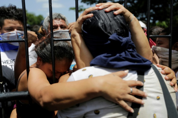 Nicaragua: nuit de terreur pour les étudiants assiégés dans une Eglise