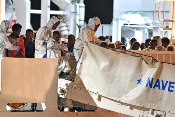 Italie: les 450 migrants ont tous débarqué