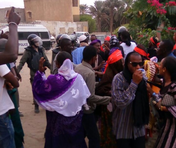 La police empêche une délégation des veuves et orphelins de se rendre à Genève La police empêche une délégation des veuves et orphelins de se rendre à Genève