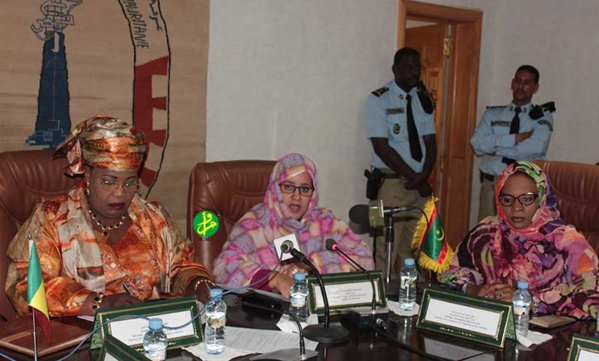 La ministre de l’élevage tient une séance de travail avec son homologue sénégalaise sur l’organisation et la gestion de l’opération tabaski La ministre de l’élevage tient une séance de travail avec son homologue sénégalaise sur l’organisation et la gestion de l’opération tabaski