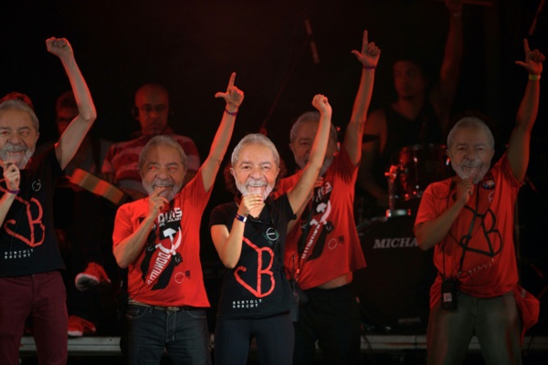 Brésil: des milliers de personnes au "Festival Lula Libre", avec Chico Buarque et Gilberto Gil