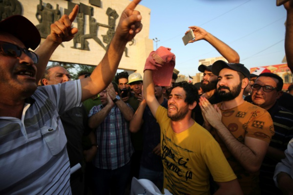 En Irak, le ministre de l'Électricité paie le prix du mécontentement populaire En Irak, le ministre de l'Électricité paie le prix du mécontentement populaire