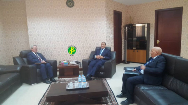 Le ministre des affaires étrangères s’entretient avec l’ambassadeur de France Le ministre des affaires étrangères s’entretient avec l’ambassadeur de France