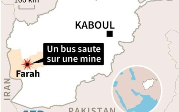 Afghanistan: un bus saute sur une mine, 8 morts, 40 blessés (responsables) Afghanistan: un bus saute sur une mine, 8 morts, 40 blessés (responsables)