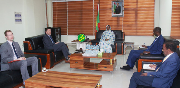 La ministre du commerce s’entretient avec l’ambassadeur américain La ministre du commerce s’entretient avec l’ambassadeur américain