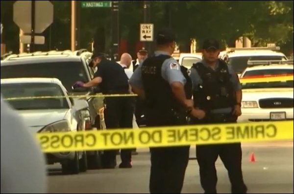 Au moins onze morts dans une vague de violence à Chicago Au moins onze morts dans une vague de violence à Chicago