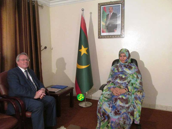 La ministre des affaires sociales s'entretient avec l'ambassadeur de France