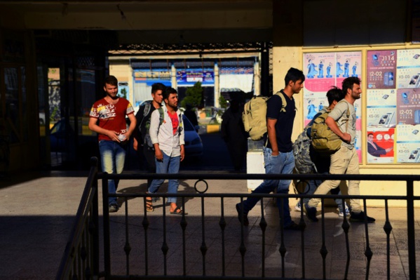 Frappés par la crise économique en Iran, des Afghans rentrent en masse dans leur pays Frappés par la crise économique en Iran, des Afghans rentrent en masse dans leur pays