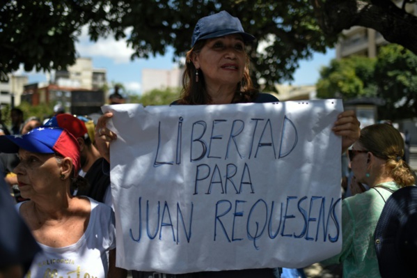 Venezuela: Maduro dit accepter l'aide du FBI pour enquêter sur "l'attentat" Venezuela: Maduro dit accepter l'aide du FBI pour enquêter sur "l'attentat"