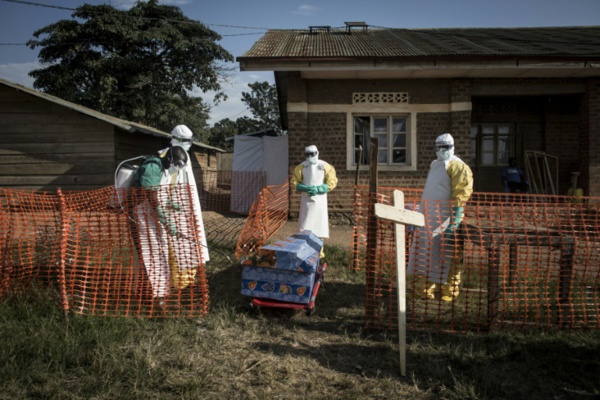 Ebola en RDC: le bilan monte à 49 morts et 2.000 personnes suivies
