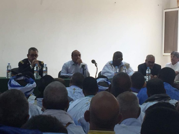 Ould Abdel Aziz tient une réunion avec les cadres de Rosso Ould Abdel Aziz tient une réunion avec les cadres de Rosso