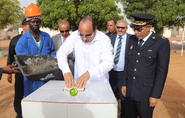 Le Président de la République pose la première pierre d’une nouvelle mosquée à Zouerate